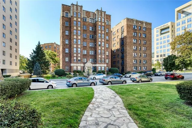 $255,000 | 807 West 48th Street, Unit 501, Kansas City, MO 64112