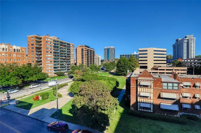 $255,000 | 807 West 48th Street, Unit 501, Kansas City, MO 64112