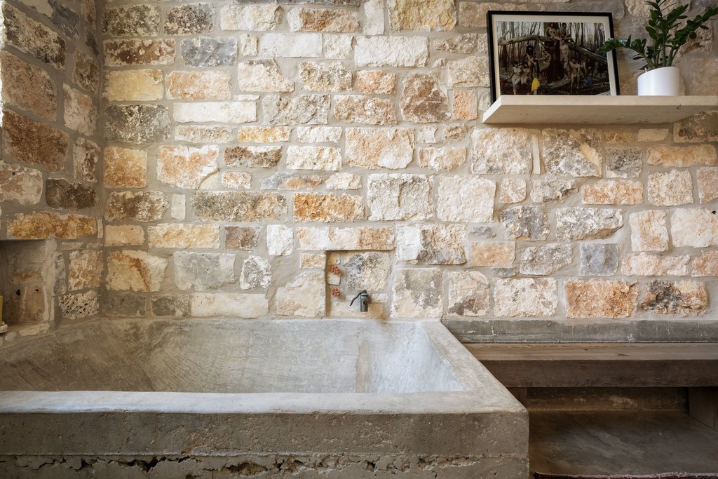 4707 Peace Pipe Path Austin, TX 78746 - Photo 25 of 40 Primary Bathroom with poured-in place bathtub