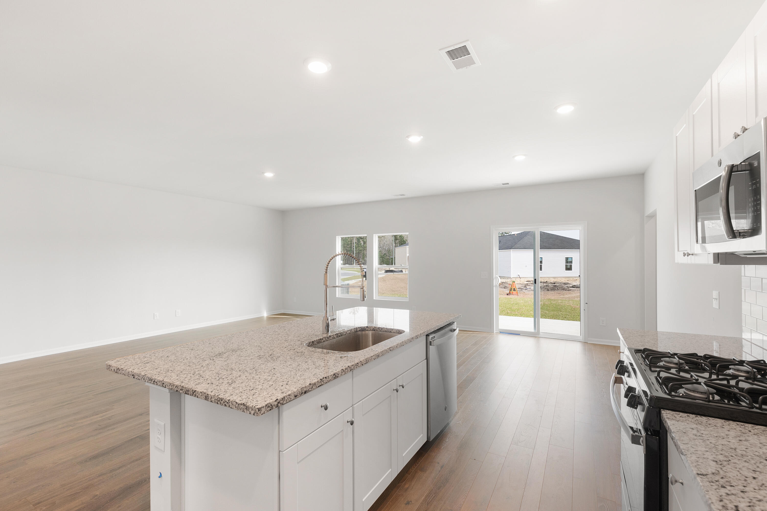 128 Lucky Day Road Summerville, SC 29486 - Photo 11 of 47 300SquirePopeRoad-KeenEyeMarketing-009