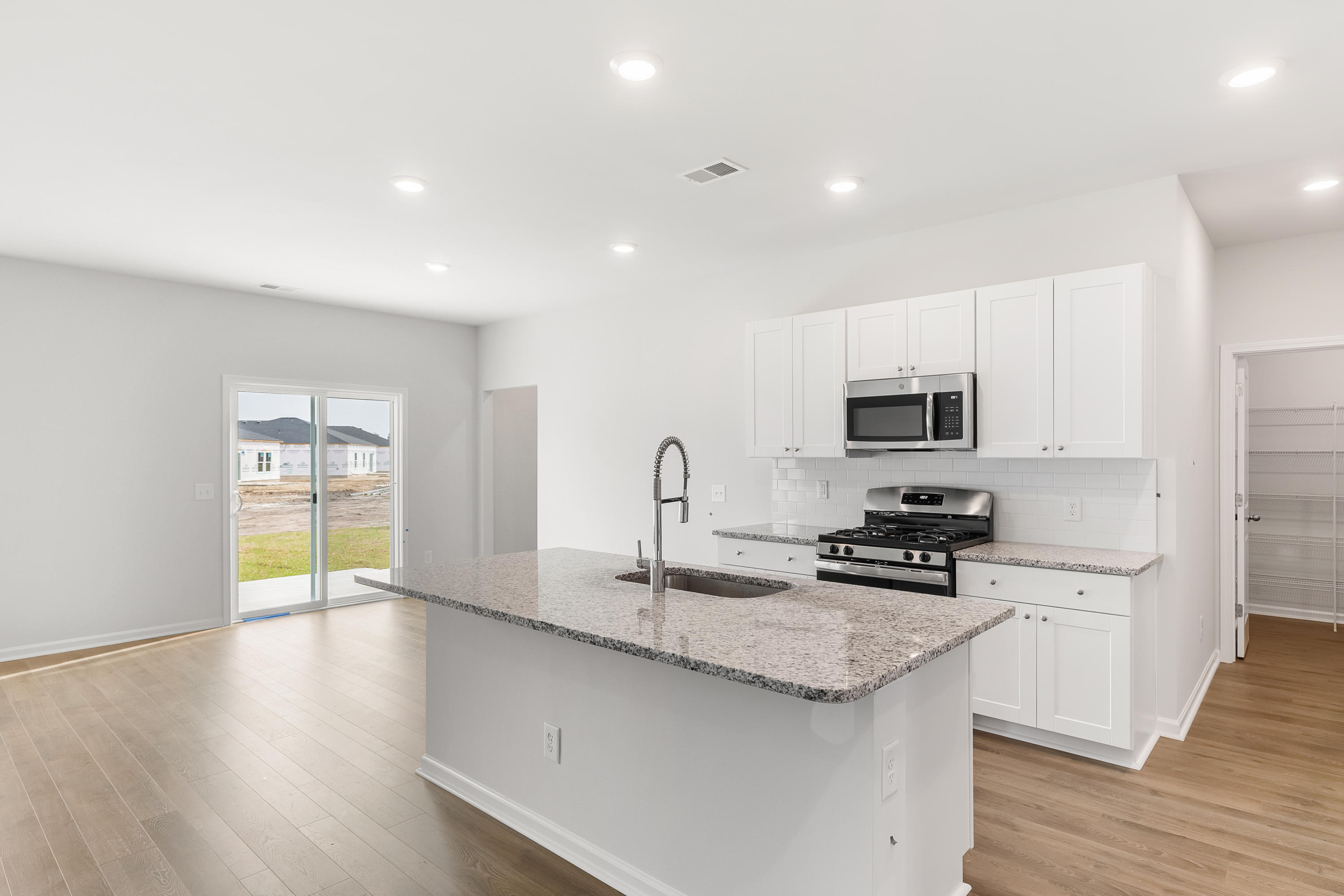 128 Lucky Day Road Summerville, SC 29486 - Photo 9 of 47 300SquirePopeRoad-KeenEyeMarketing-007