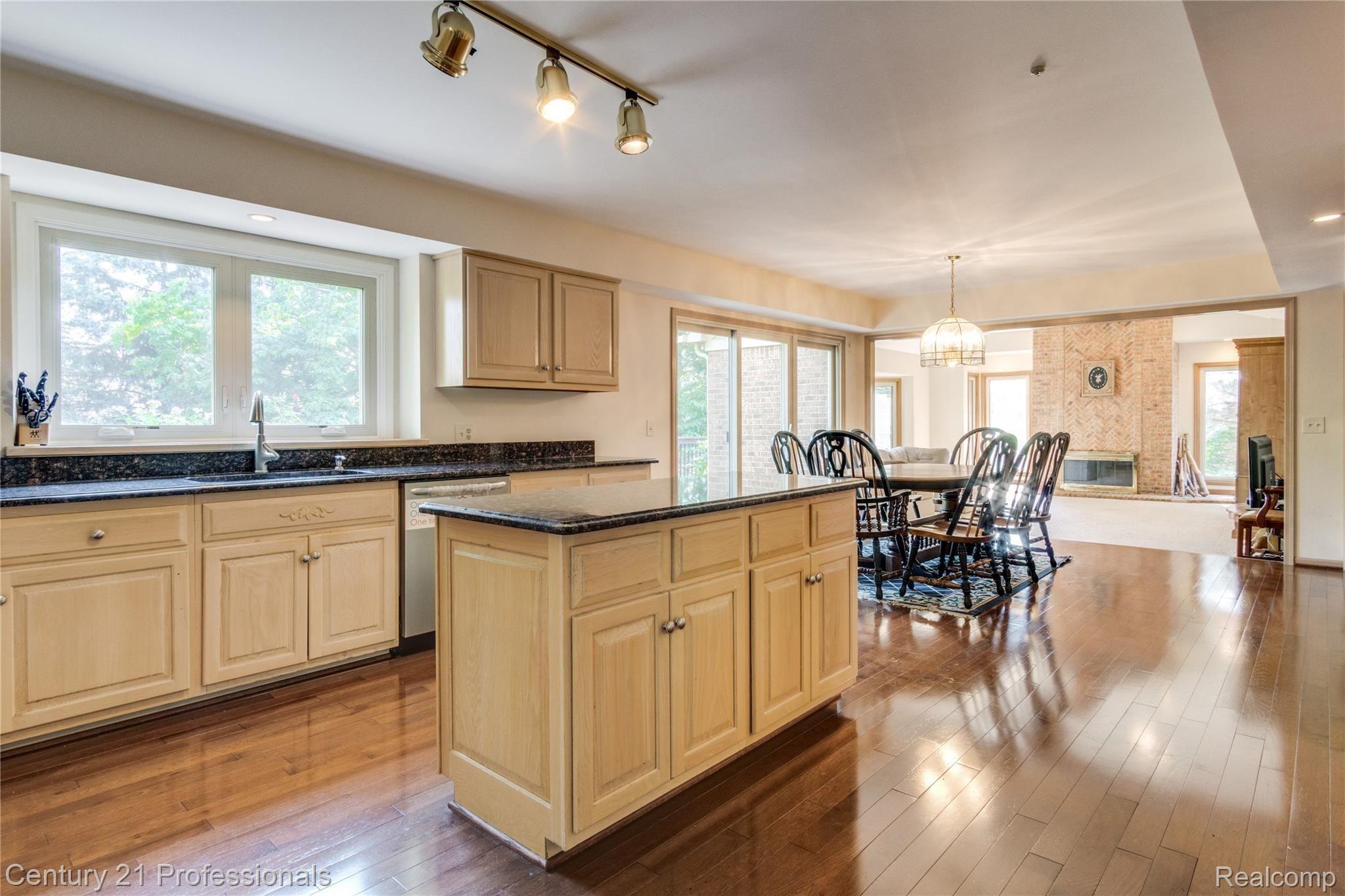 1059 Stony Pointe Boulevard Rochester, MI 48307 - Photo 30 of 74 Interiors (15 of 67).jpg