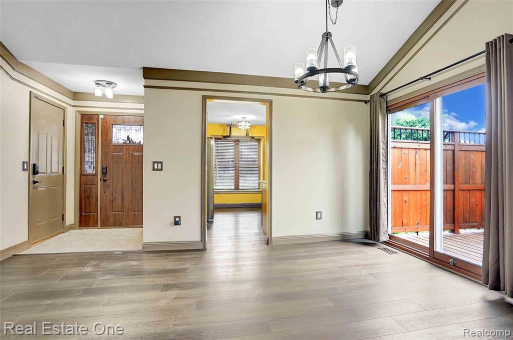1645 Fielding Drive Rochester Hills, MI 48307 - Photo 5 of 32
