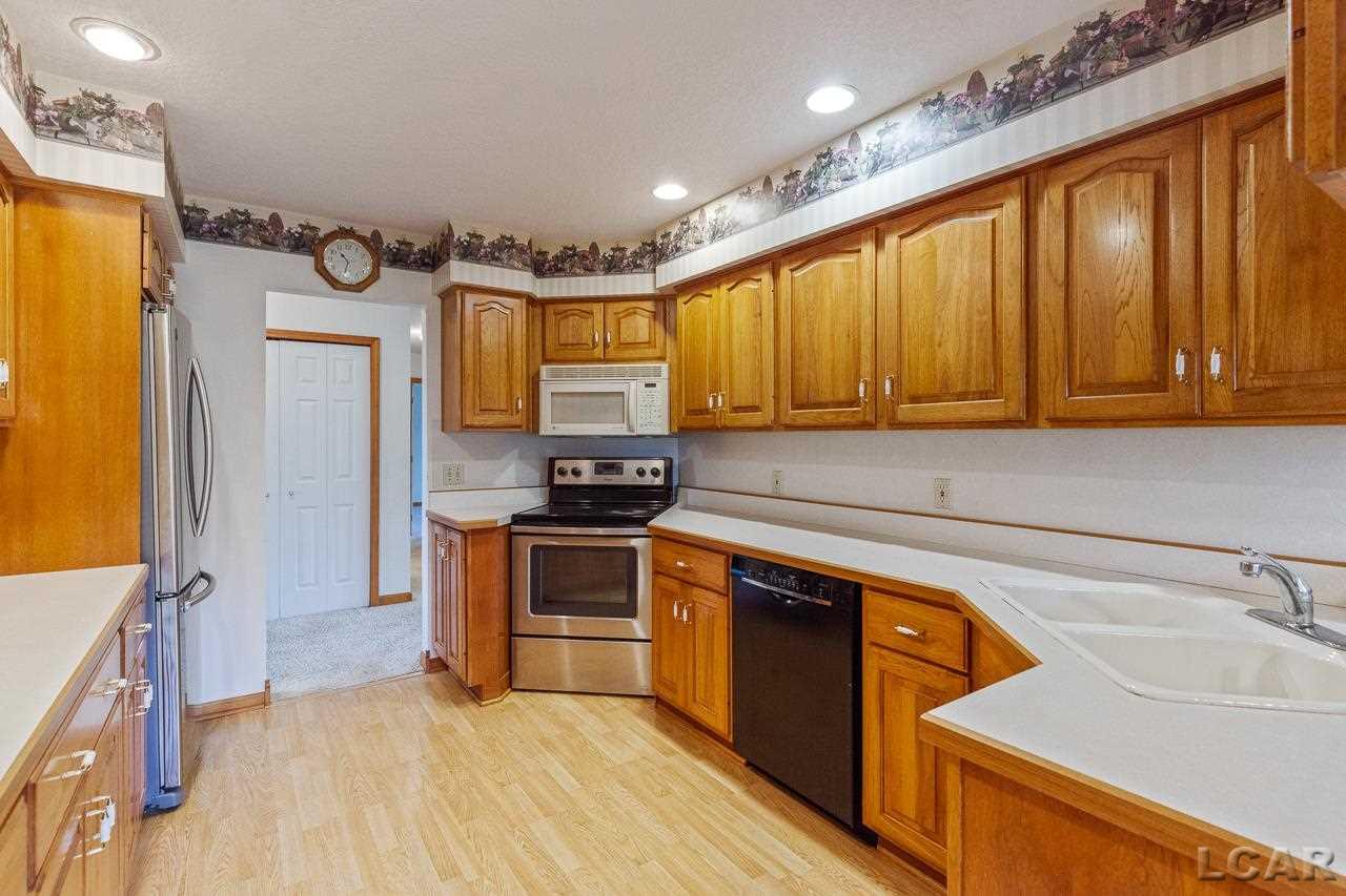4885 Hunt Road Adrian, MI 49221 - Photo 7 of 44 50081199-6.JPG