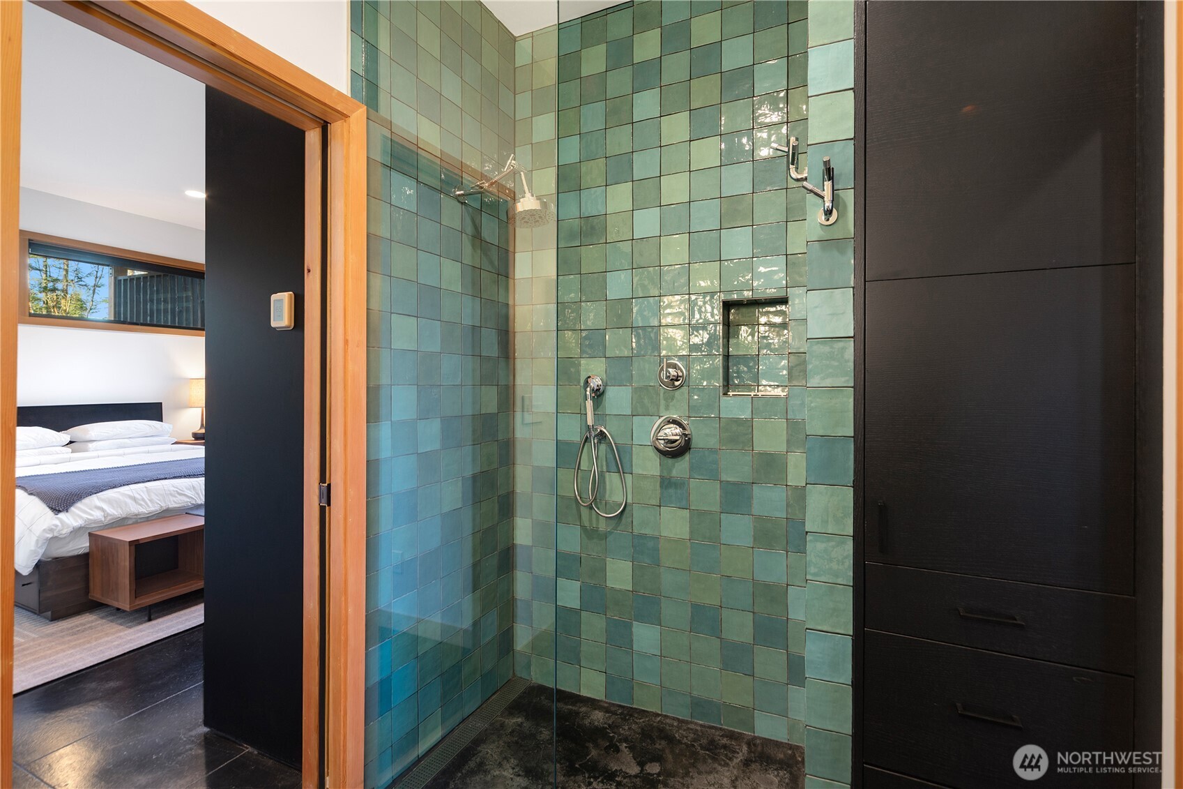 2475 15th Street Port Townsend, WA 98368 - Photo 17 of 27 a bathroom with a shower