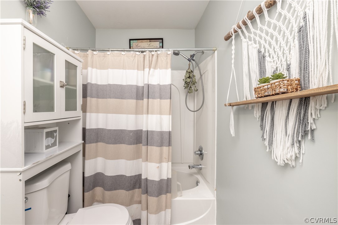 7737 Drexelbrook Road Chesterfield, VA 23832 - Photo 19 of 39 a bathroom with a shower toilet and sink