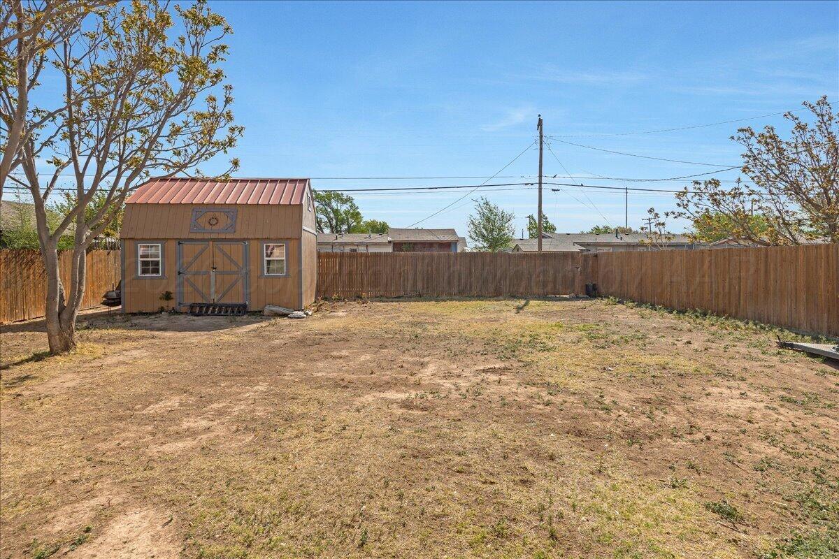 1504 Birch Street Amarillo, TX 79107 - Photo 19 of 19 a backyard of a house