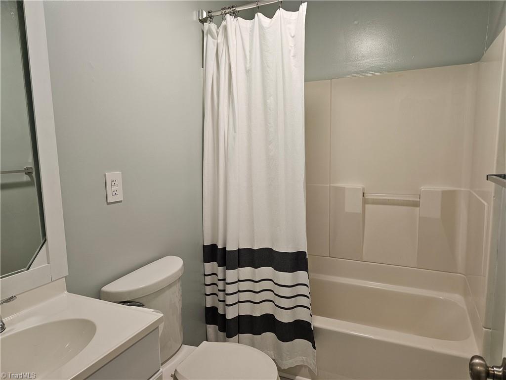 141 Roberts Road Eden, NC 27288 - Photo 13 of 15 Bathroom