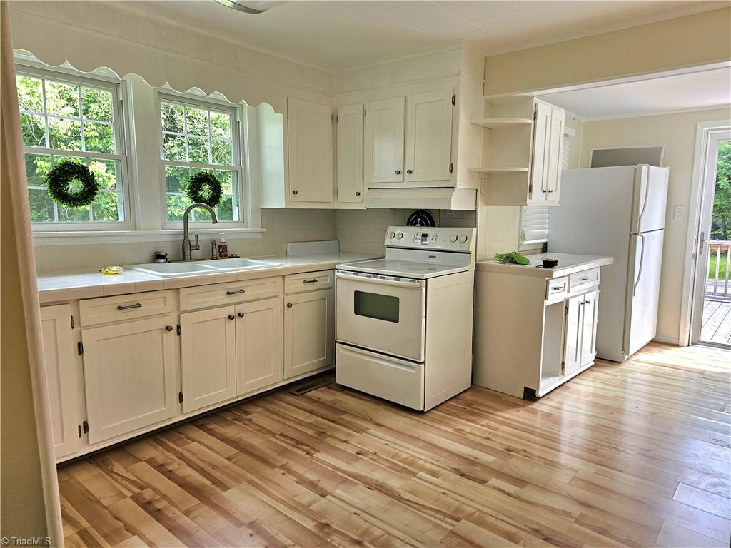 141 Roberts Road Eden, NC 27288 - Photo 5 of 15 Kitchen with lots of cabinets