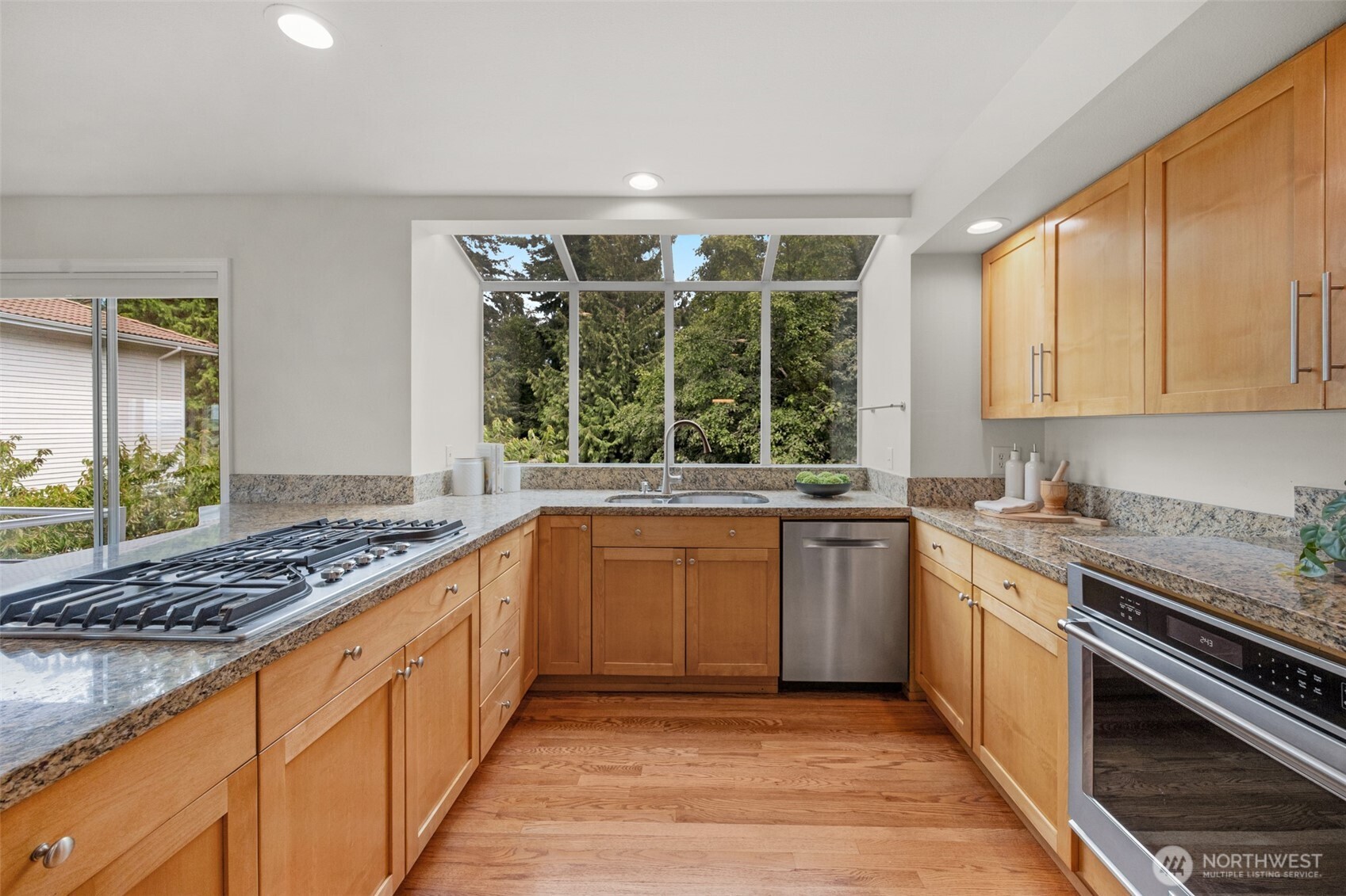 1623 Edgemoor Lane Everett, WA 98203 - Photo 12 of 37