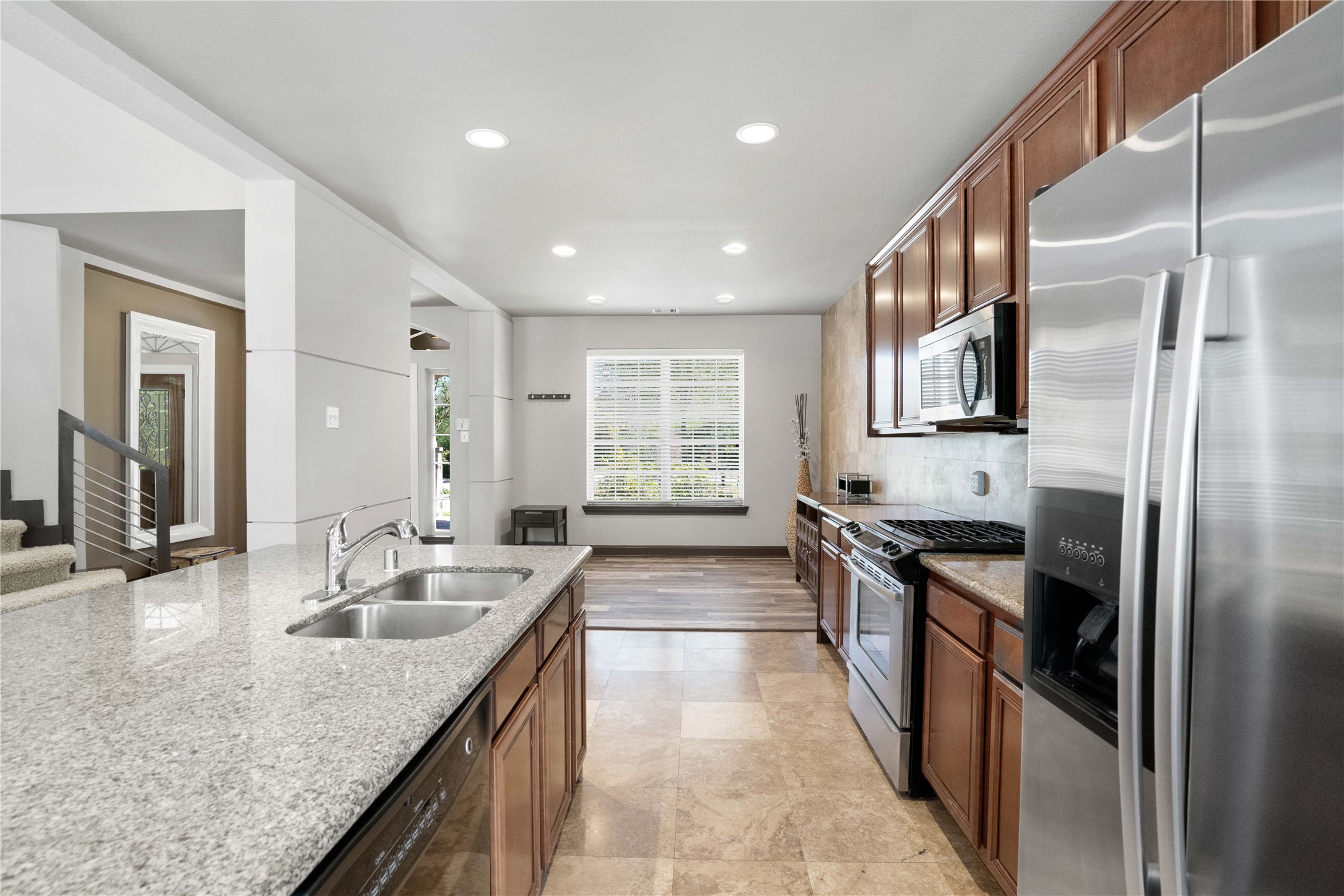 42 Rocky Point Court Spring, TX 77389 - Photo 14 of 27