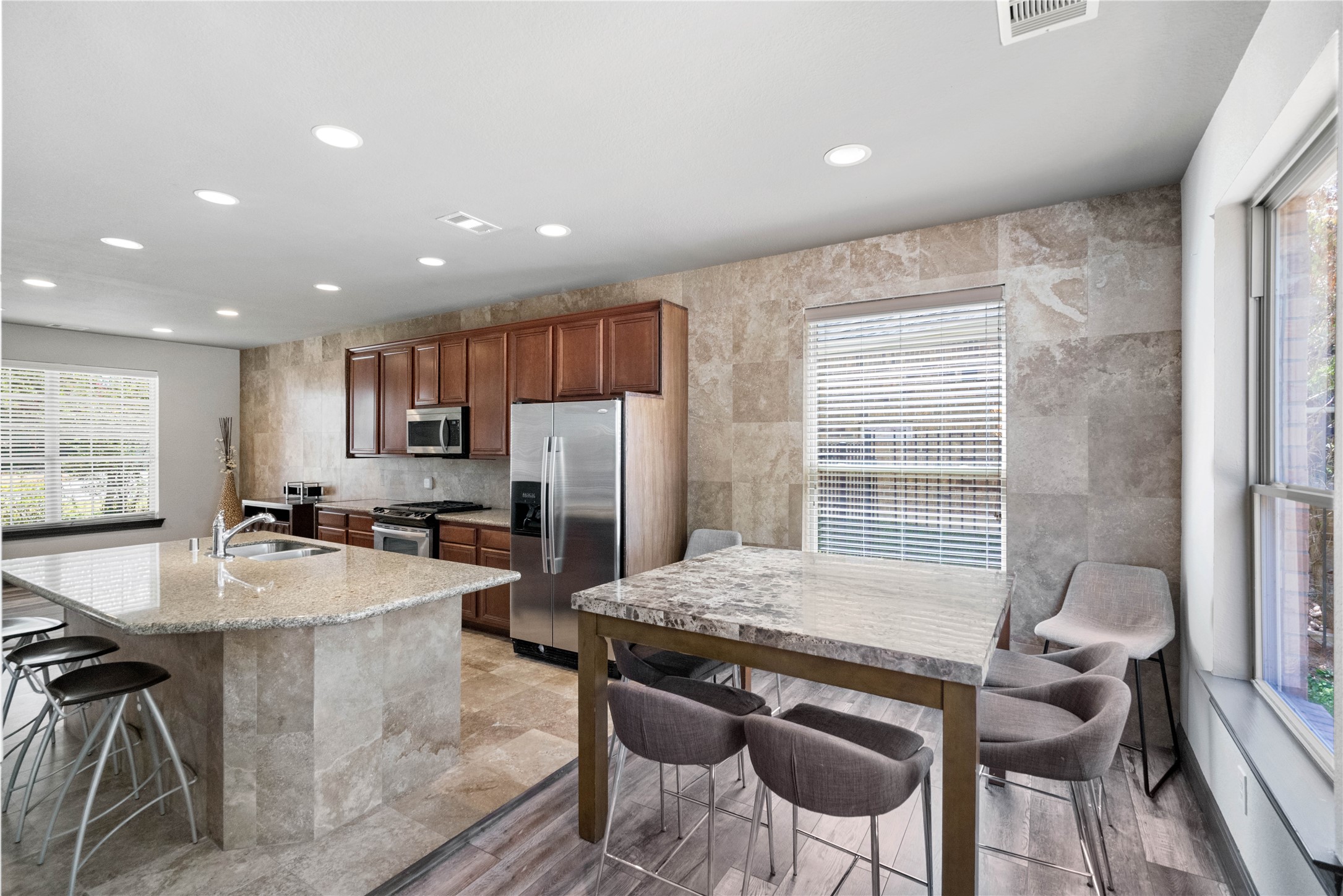 42 Rocky Point Court Spring, TX 77389 - Photo 10 of 27