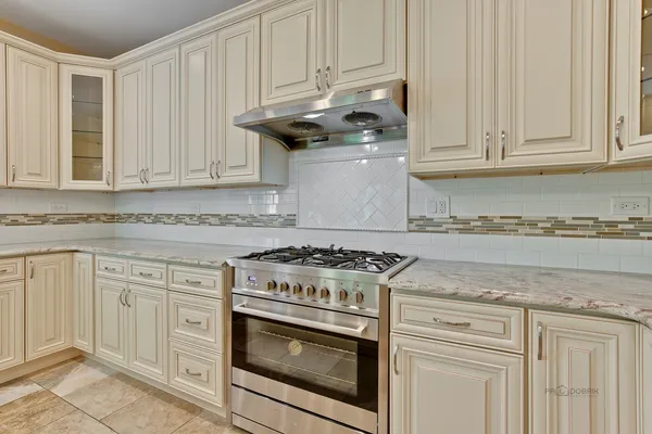 $6,800 | 24 Plymouth Court, Lincolnshire, IL 60069