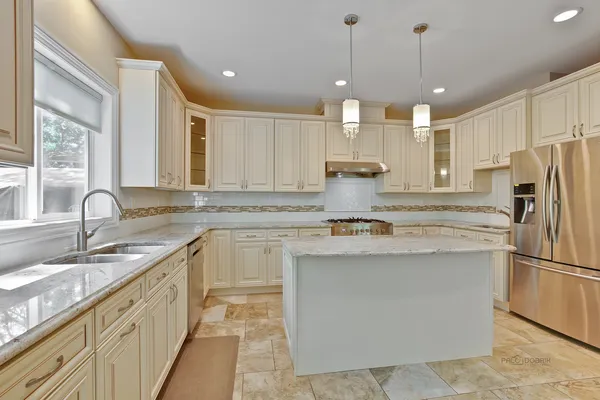 $6,800 | 24 Plymouth Court, Lincolnshire, IL 60069