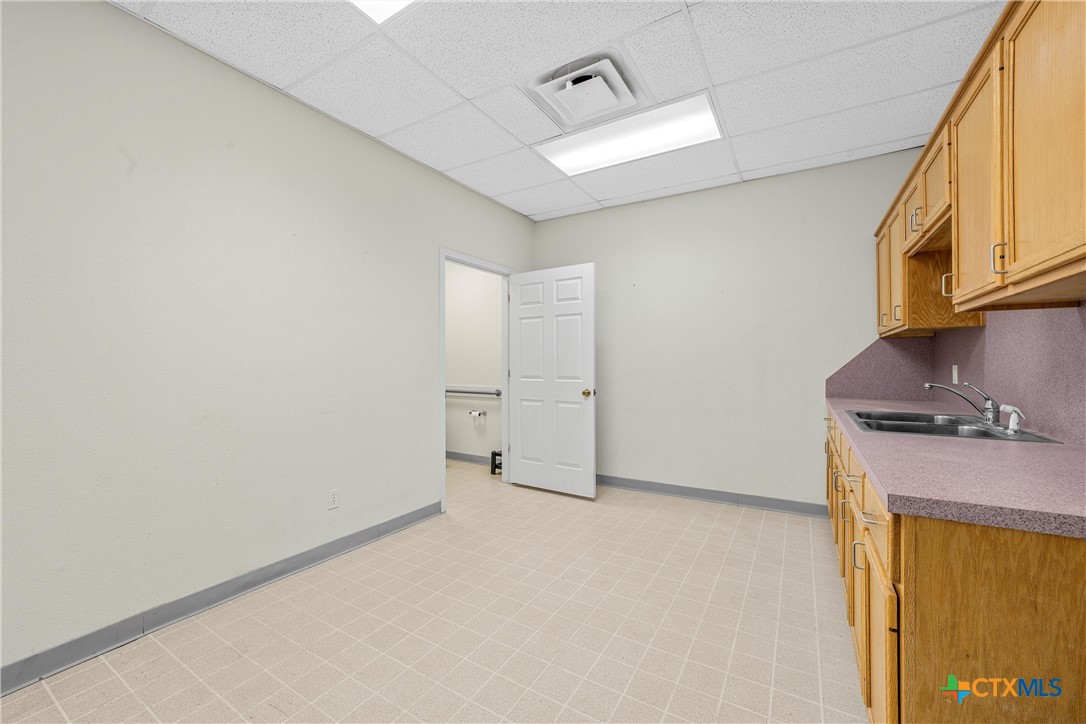 107 West Main Street Cameron, TX 76520 - Photo 15 of 37