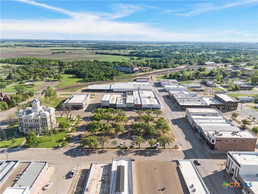 107 West Main Street Cameron, TX 76520 - Photo 3 of 37