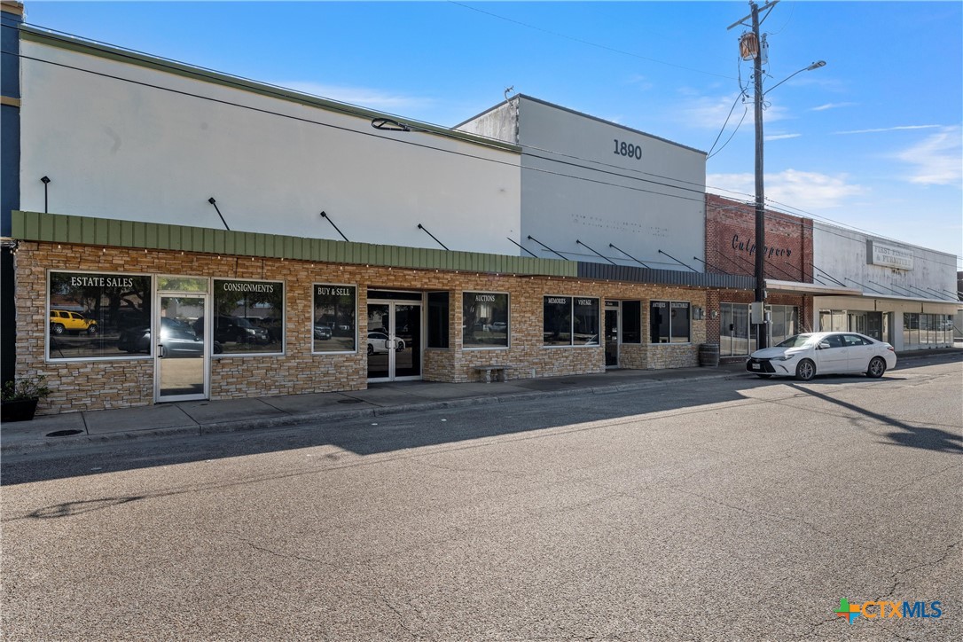 107 West Main Street Cameron, TX 76520 - Photo 7 of 37