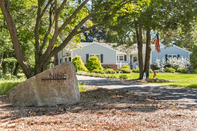 $975,000 | 9 Piper Court, St. James, NY 11780
