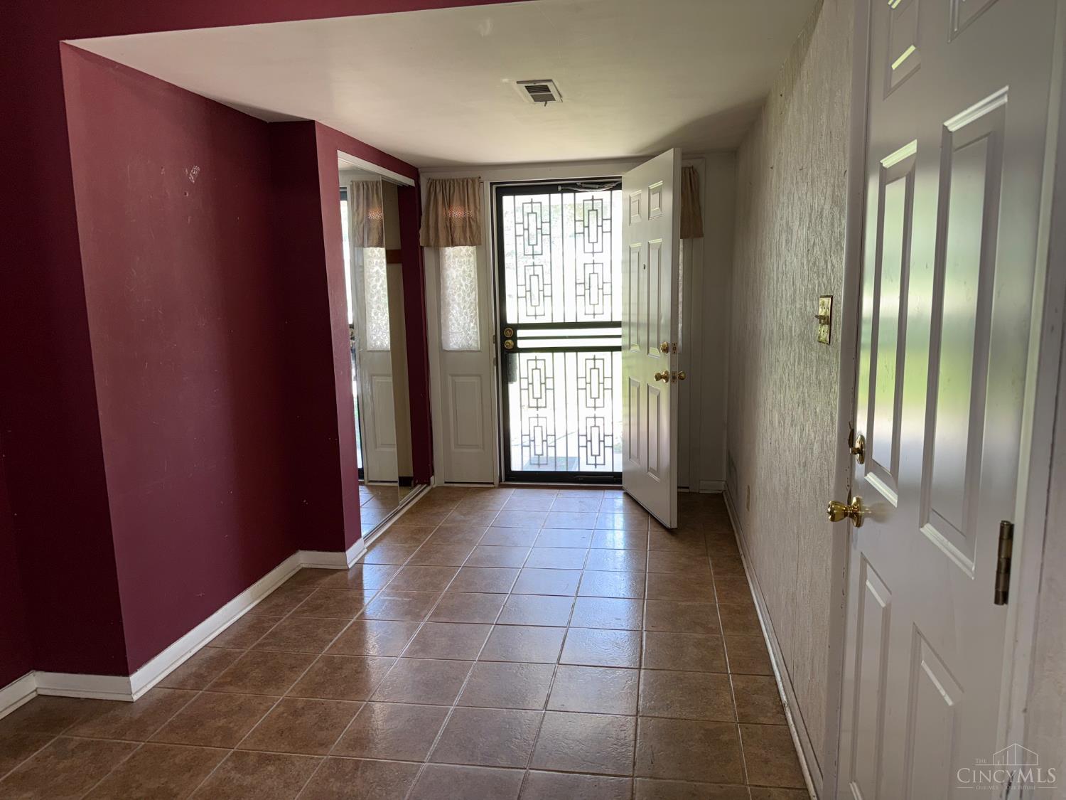 107 Marshall Road Middletown, OH 45042 - Photo 2 of 32 Gallery Image 2