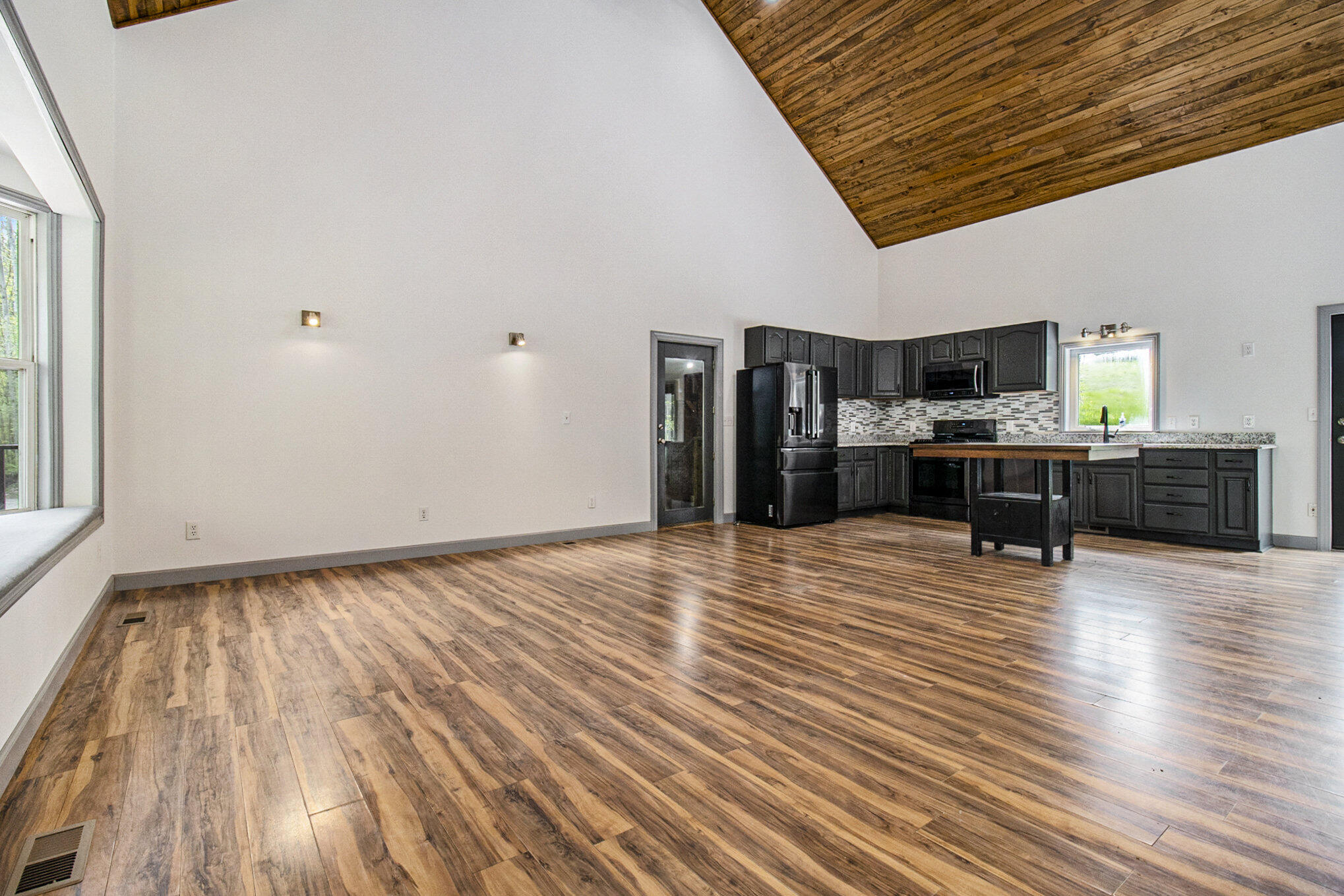 2495 South Beaune Road Ludington, MI 49431 - Photo 11 of 46 009_625a9583