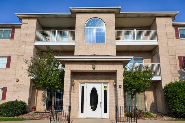 $171,000 | 2035 West 75th Place, Unit 21, Merrillville, IN 46410