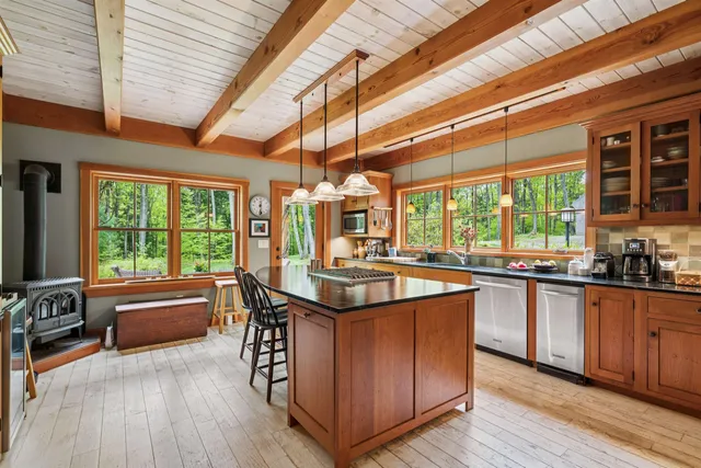$1,395,000 | 683 Reservoir Road, White River Junction, VT 05001