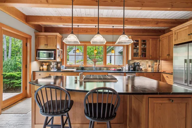 $1,395,000 | 683 Reservoir Road, White River Junction, VT 05001