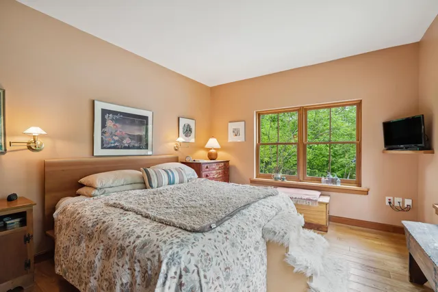 $1,395,000 | 683 Reservoir Road, White River Junction, VT 05001