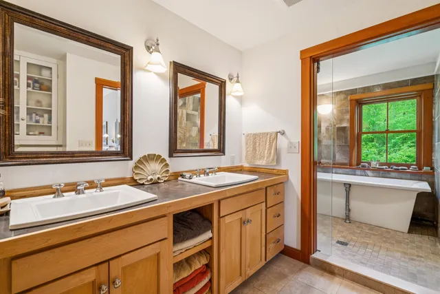 $1,395,000 | 683 Reservoir Road, White River Junction, VT 05001