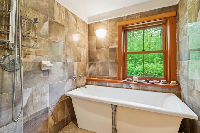 $1,395,000 | 683 Reservoir Road, White River Junction, VT 05001