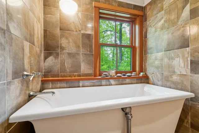 $1,395,000 | 683 Reservoir Road, White River Junction, VT 05001