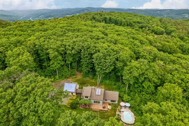 $1,395,000 | 683 Reservoir Road, White River Junction, VT 05001