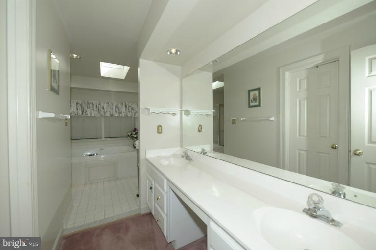 8376 Kings Heights Road Ellicott City, MD 21043 - Photo 15 of 28 Bath (Master)