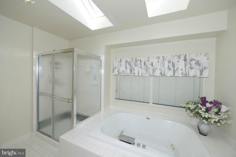 8376 Kings Heights Road Ellicott City, MD 21043 - Photo 16 of 28 Bath (Master)