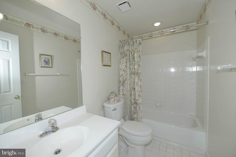 8376 Kings Heights Road Ellicott City, MD 21043 - Photo 18 of 28 Bath