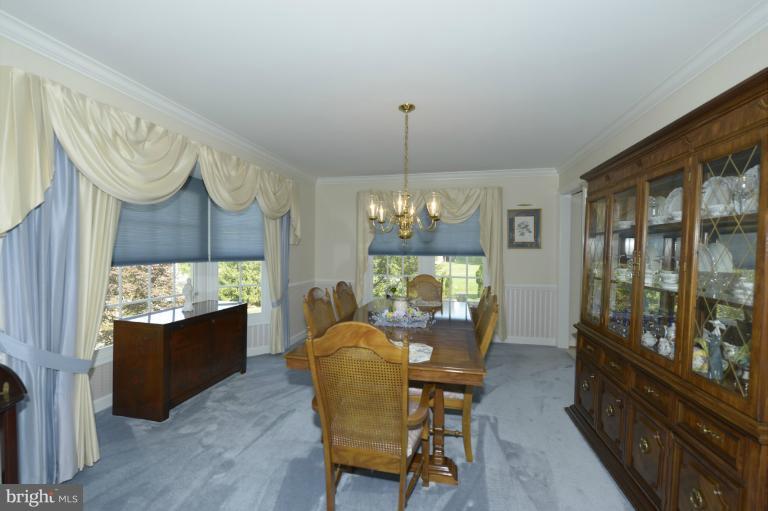 8376 Kings Heights Road Ellicott City, MD 21043 - Photo 5 of 28 Dining Room