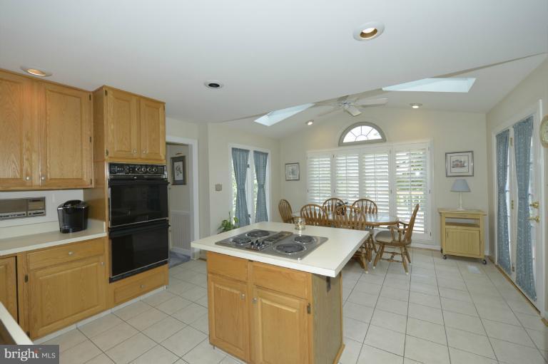 8376 Kings Heights Road Ellicott City, MD 21043 - Photo 7 of 28 Kitchen