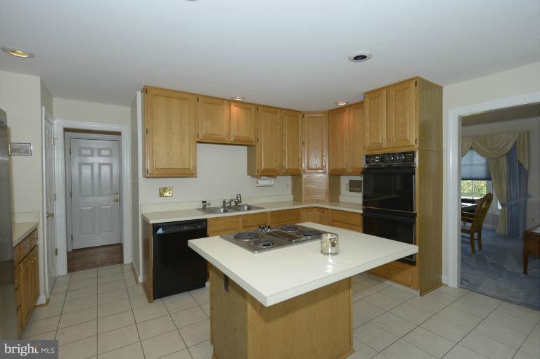 8376 Kings Heights Road Ellicott City, MD 21043 - Photo 8 of 28 Kitchen