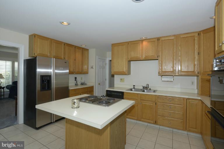8376 Kings Heights Road Ellicott City, MD 21043 - Photo 9 of 28 Kitchen