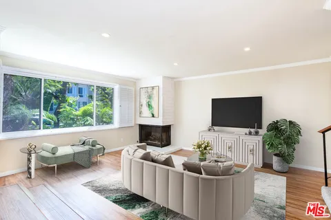 $8,250 | 910 19th Street, Unit 111, Santa Monica, CA 90403