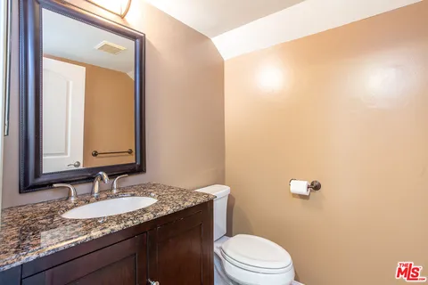 $8,250 | 910 19th Street, Unit 111, Santa Monica, CA 90403