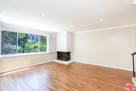 $8,250 | 910 19th Street, Unit 111, Santa Monica, CA 90403