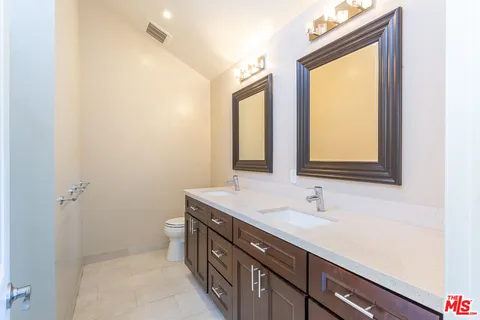 $8,250 | 910 19th Street, Unit 111, Santa Monica, CA 90403