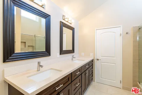 $8,250 | 910 19th Street, Unit 111, Santa Monica, CA 90403