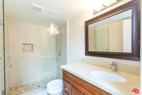 $8,250 | 910 19th Street, Unit 111, Santa Monica, CA 90403
