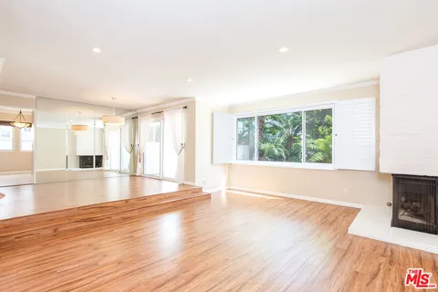 $8,250 | 910 19th Street, Unit 111, Santa Monica, CA 90403