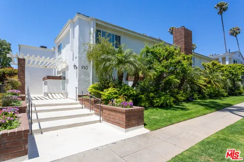 $8,250 | 910 19th Street, Unit 111, Santa Monica, CA 90403