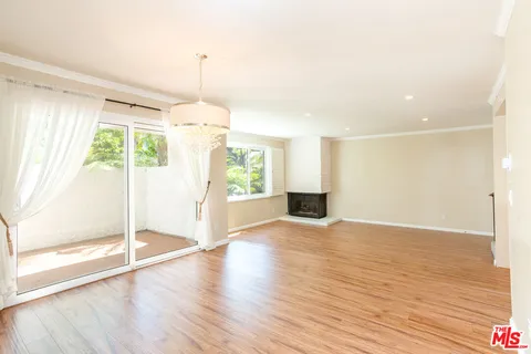 $8,250 | 910 19th Street, Unit 111, Santa Monica, CA 90403