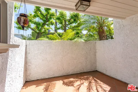 $8,250 | 910 19th Street, Unit 111, Santa Monica, CA 90403