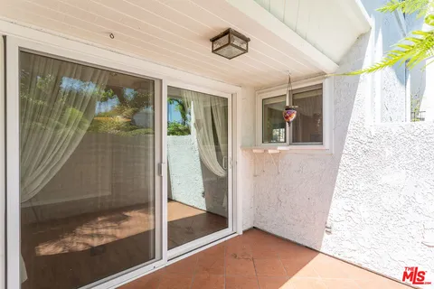 $8,250 | 910 19th Street, Unit 111, Santa Monica, CA 90403